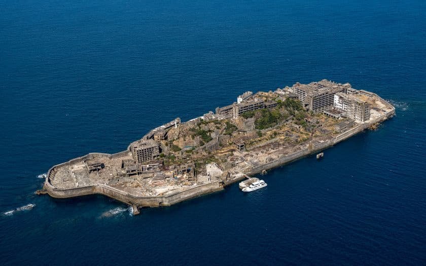 上陸してこの目で見たい！今話題の世界遺産「軍艦島」とは